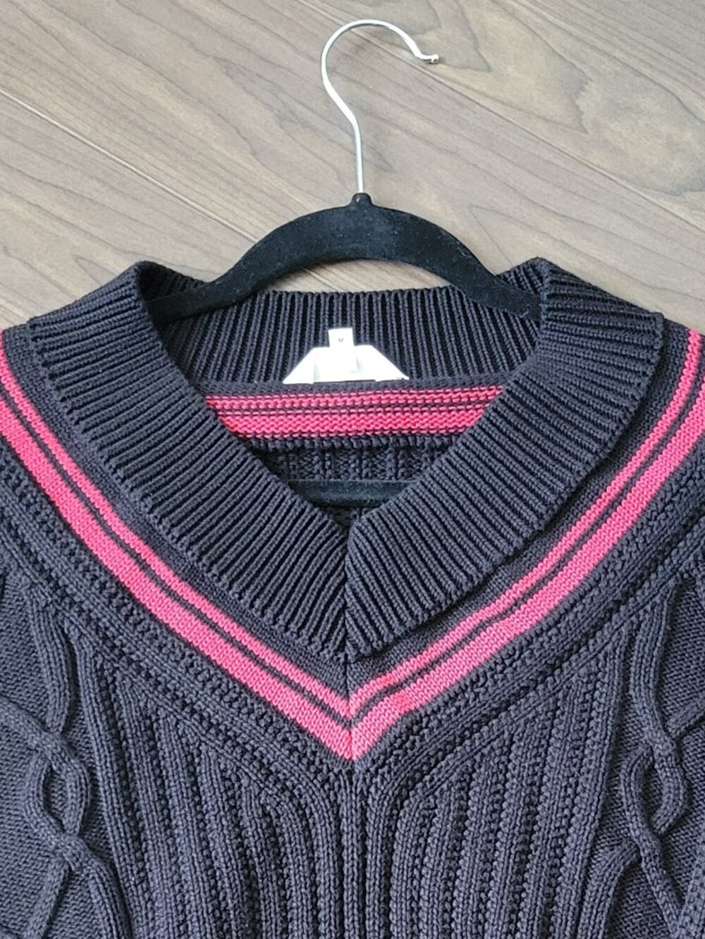 KOTN - Women's Nyala Sweater in Black/Fuchsia (M) - Picture 3 of 5